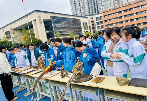 ‌陕西自然博物馆携特色展品亮相高新一中第...