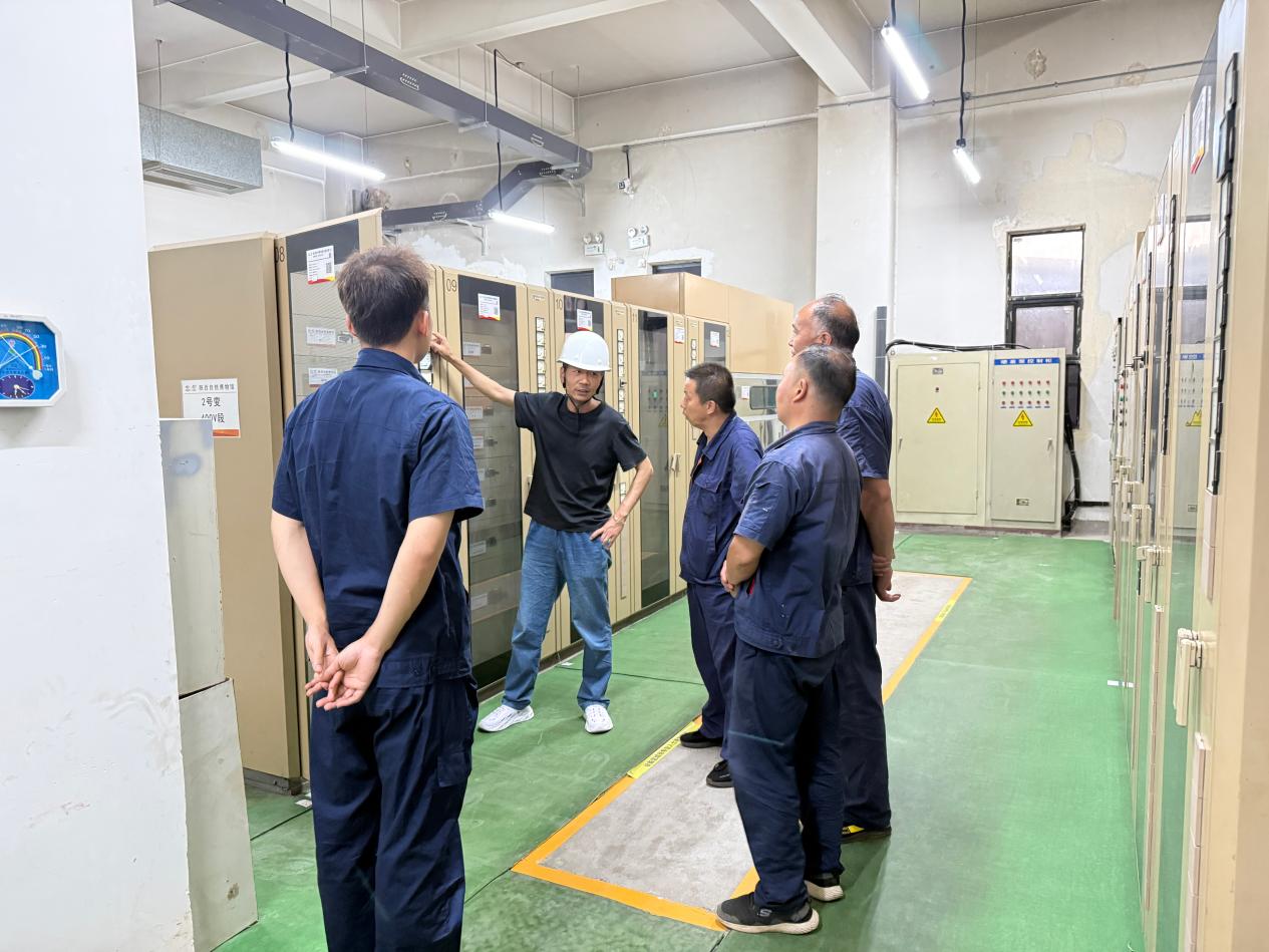 安全生产月专项行动 排查配电设备隐患筑牢用电安全防线