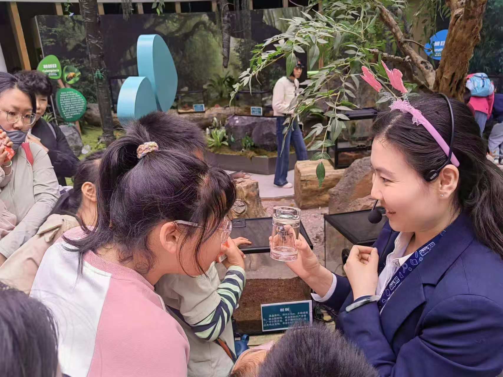 清明探虫趣  自然启新知