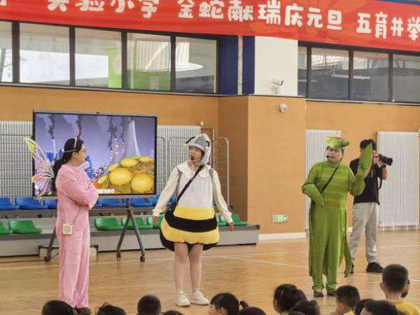 探索微观世界  点亮科学梦想 ——陕西自然博物馆科普进校园走进雁塔七小