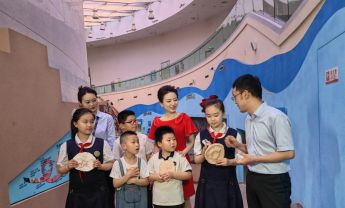 西安广播电视台《科普西安》栏目走进陕西自然博物馆
